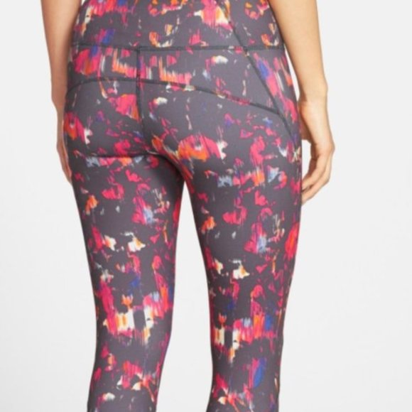 Zella Live in Crop Legging in Floral Print - Picture 2 of 11